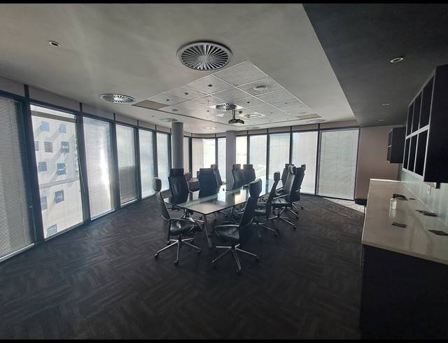 952M² OFFICE FOR SALE IN MELROSE ARCH